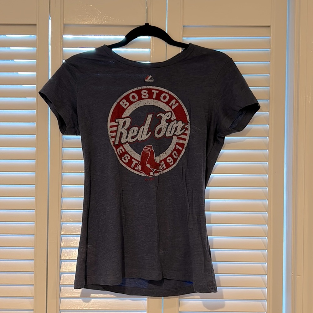 Boston Red Sox Woman’s short sleeve shirt size Medium